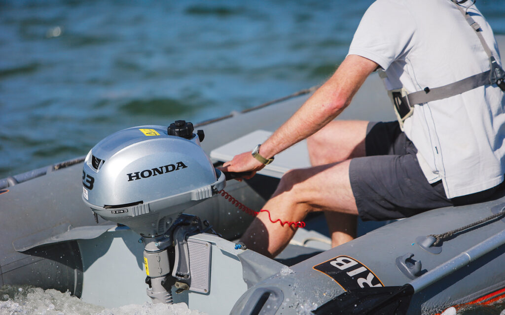best-2-3hp-outboard-motors-MBY266.grouptest_outboards.honda_outboard_main-1024x640.jpg
